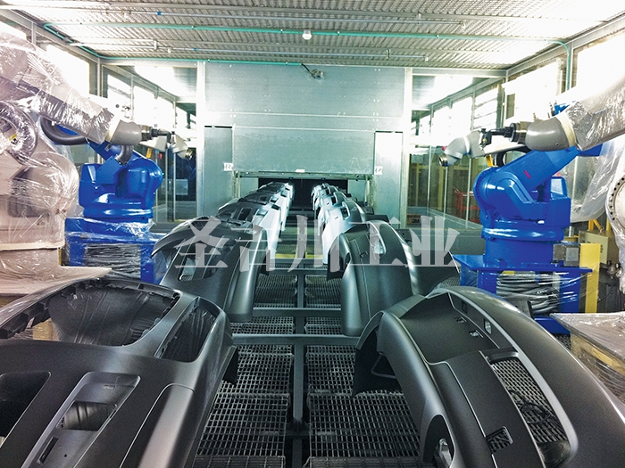 Double-sided flat bumper robot spraying line